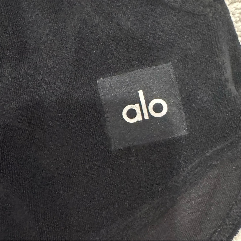 Alo sold out black terry cloth shorts size small EUC - Picture 4 of 7